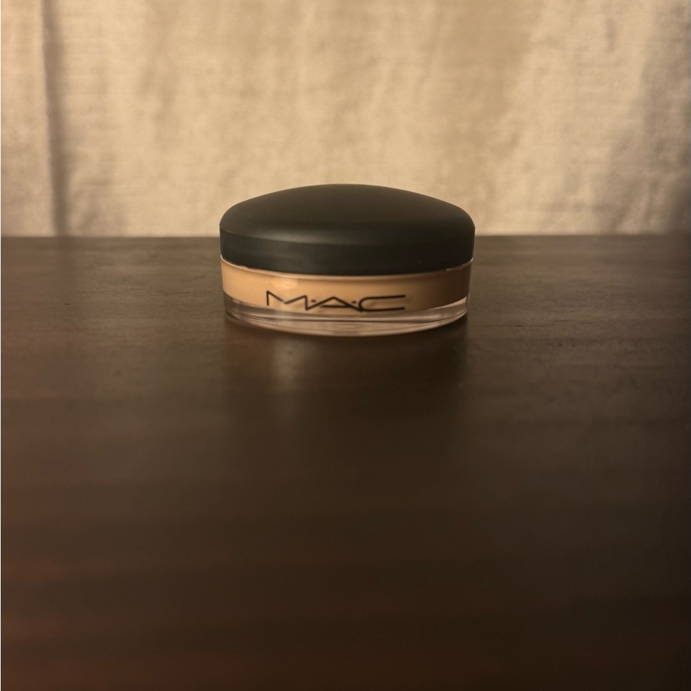 MAC Lip Erase Light Cool